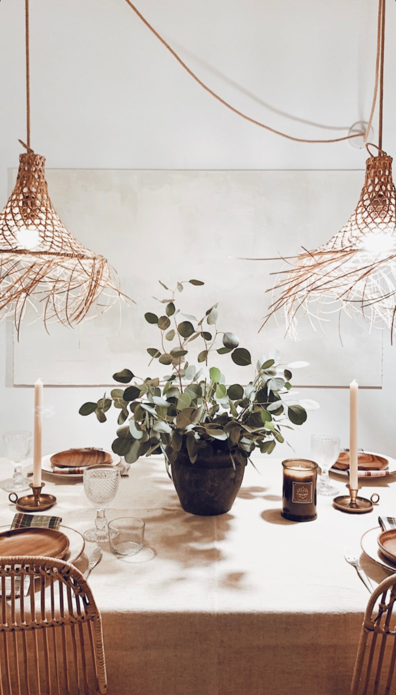 Abajur em Rattan Mangsit – Unique Balinese Lighting Fixture